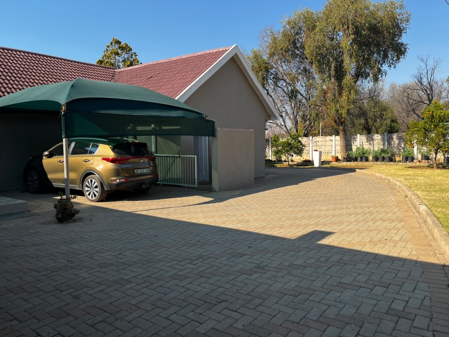 4 Bedroom Property for Sale in Flimieda North West